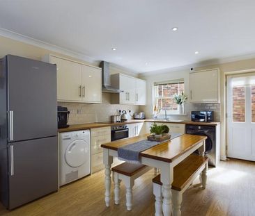 3 bedroom end of terrace house to rent - Photo 6