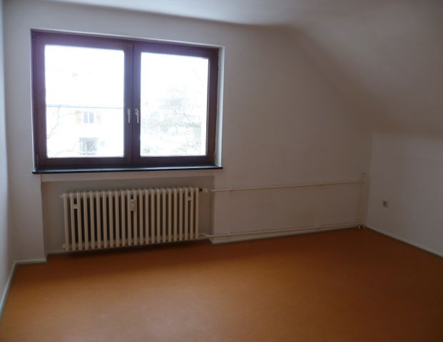 4-Zimmer-Dachgeschosswohnung mit viel Platz in Solms - Photo 1