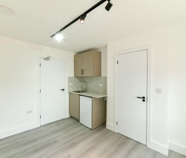 Property to rent - Photo 2