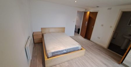 Flat 1, Brudenell Road, Hyde Park, Leeds, LS6 1JD - Photo 4
