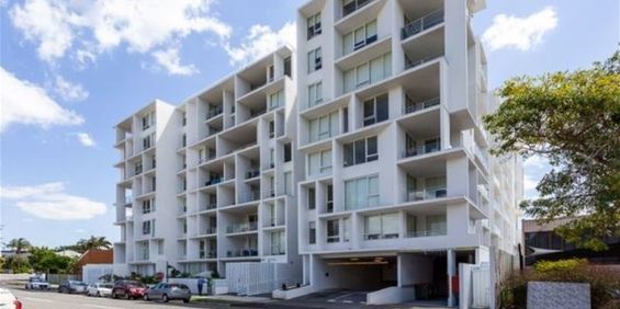 Air-conditioned 2 Bedroom Apartment - walk to schools, bars/cafes, public transport and the Brisbane River - Photo 3