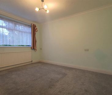4 bedroom semi-detached bungalow to rent - Photo 3