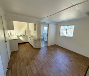 Freshly Updated One Bedroom Granny Flat in a Quiet Cul-de-Sac - Photo 3