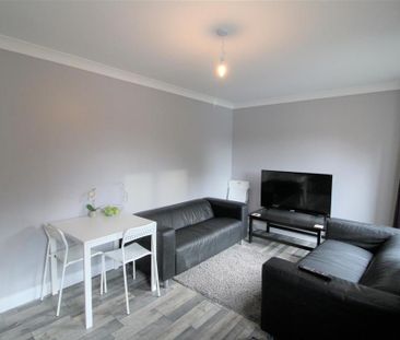 4 bedroom private hall to rent - Photo 2