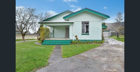 3 Bedroom home with generous backyard - Photo 4