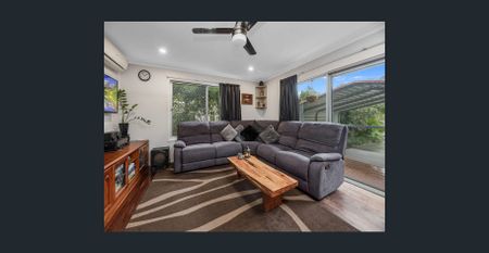 Spacious Family Home in Landsborough - Photo 3