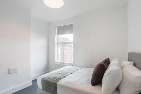 2 bedroom terraced house to rent - Photo 4