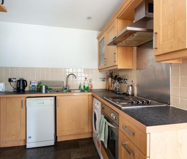 3 bedroom flat to rent - Photo 4
