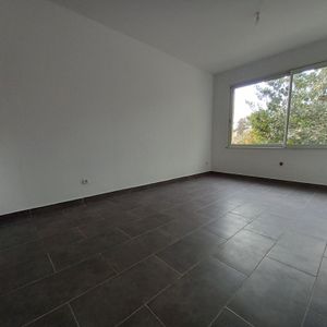 Location Appartement 1 pièce 23m² MARSEILLE 11ème - Photo 2