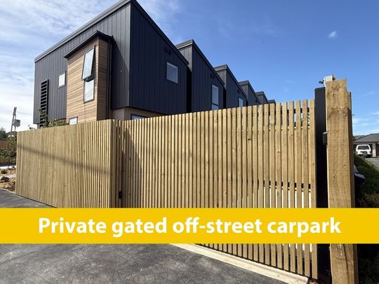 A spacious two bedroom townhouse with all the extras! - Photo 1