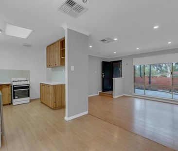 SPACIOUS FAMILY HOME WITH WORKSHOP - Photo 3