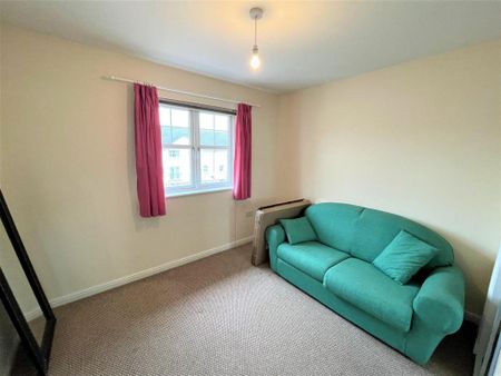 3 bedroom flat to rent - Photo 3