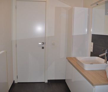 RUIM APPARTEMENT VAN +- 100 M² MET 2 SLPK EN BUREEL OP CENTRALE LOC... - Photo 6