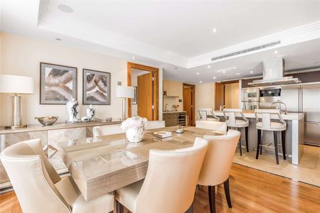 A spacious four bedroom ground floor apartment ideal for entertaining and enjoying the views over the Charters estate. - Photo 3