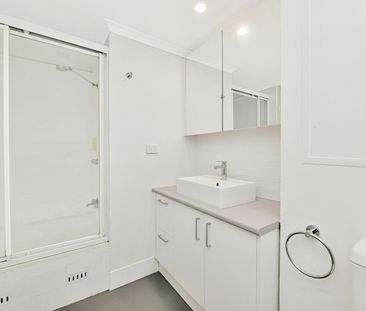 Charming Apartment In Prime Location - Photo 5