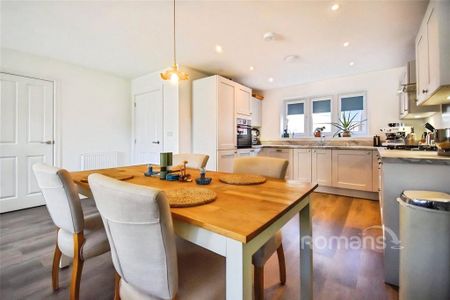 3 bedroom semi-detached house to rent - Photo 3