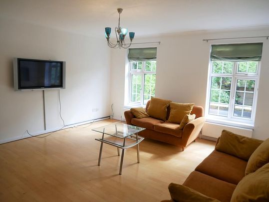 4 bedroom semi-detached house to rent - Photo 1