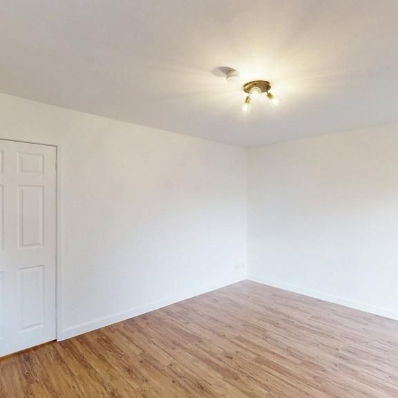 2 bedroom ground floor flat to rent - Photo 1