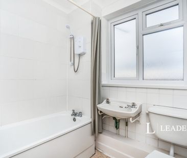 3 bedroom maisonette to rent Westquay House, 20 West Street, Fareha... - Photo 6