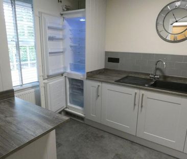 2 bedroom mews to rent - Photo 1