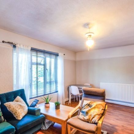 3 Bed Flat, Chiswick, W4 - Photo 1