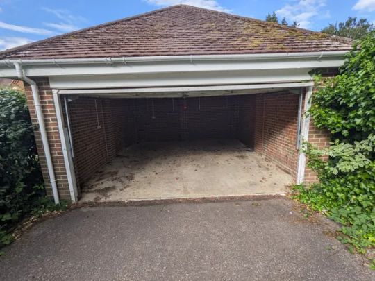 Colgate 4 bedroom house to rent - Photo 1