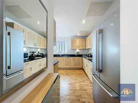 3 bedroom apartment to rent - Photo 4