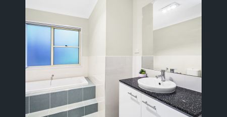 Spacious Family Home with Multiple Living Areas & Outdoor Entertaining - Photo 4