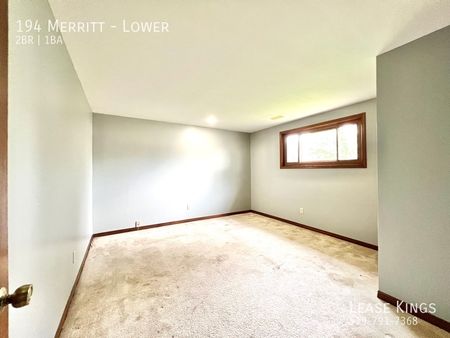 Updated 2 Bed 1 Bath Lower w Private Entrance/ Laundry in Great Residential Area - Photo 5