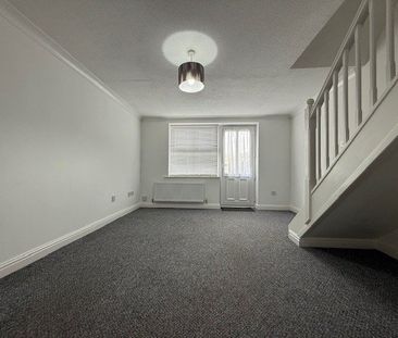 2 bedroom terraced garage/parking space to rent - Photo 2