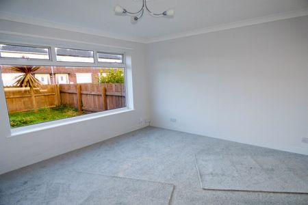 3 bed end of terrace house to rent in Fuschia Gardens, Hebburn, NE31 - Photo 3