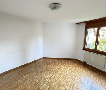 La quiétude d'un quartier résidentiel près des commerces - Photo 4