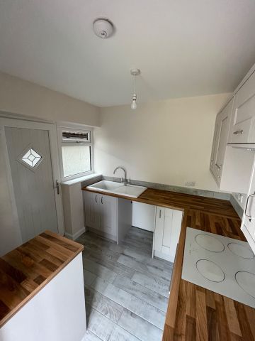 2 Bed Bungalow, Clive Road, M35 - Photo 2