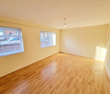 Mansfield Road, ALFRETON - Photo 1