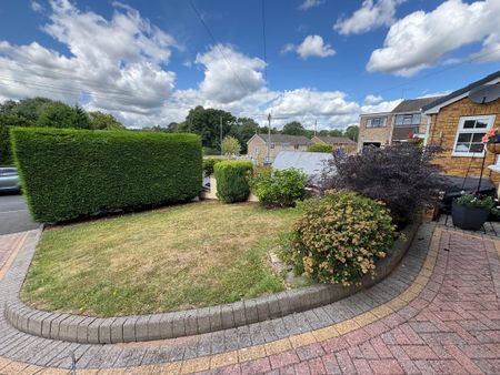 3 bedroom semi-detached house to rent - Photo 5