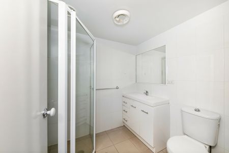 Convenient Living with Space and Comfort - Photo 2