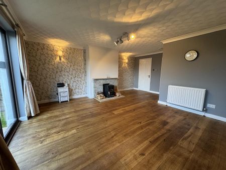 3 bedroom semi-detached house to rent - Photo 2