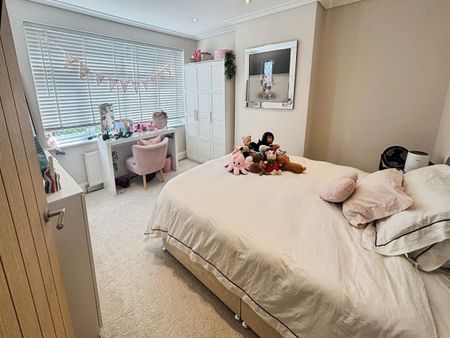 Acacia Drive, Upminster, RM14 - Photo 5