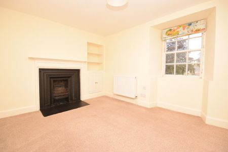 4 bedroom detached house to rent - Photo 2