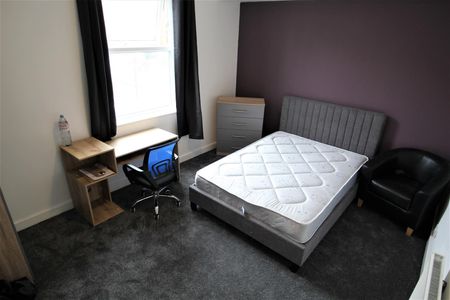 6 bedroom terraced house to rent - Photo 3