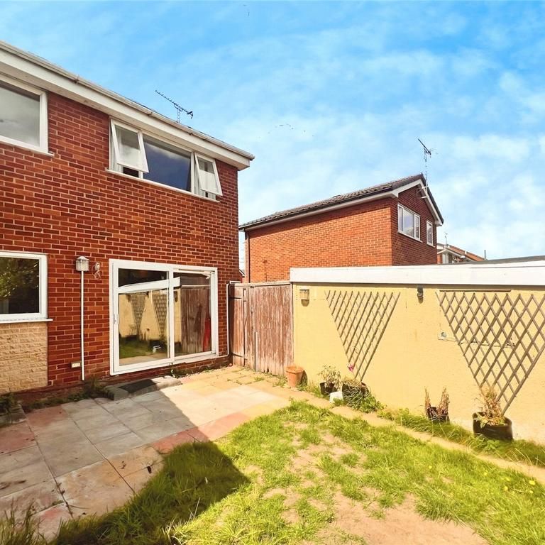 3 bedroom semi-detached house to rent - Photo 1