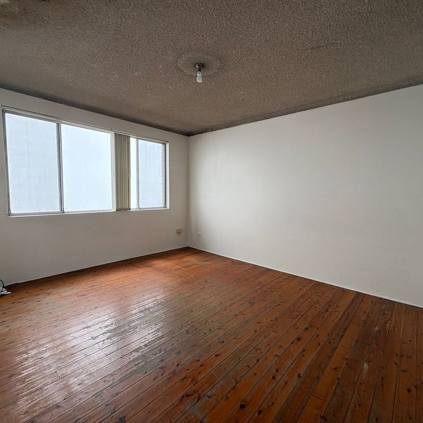 Two Bedroom Unit In Central Location - Photo 1