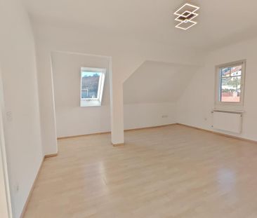 Frisch sanierte Dachwohnung mit Wohlfühlbad & neuer Küche – sofort ... - Photo 4