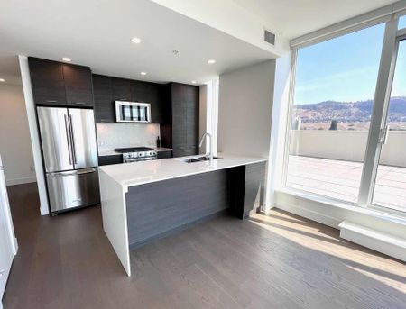 One Water Street: 2 Bed, 2 Bath, Lrg Patio - Photo 5