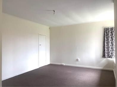 Beautiful 4 Bedroom House in Mt Roskill - Photo 2