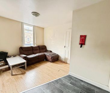 3 bedroom terraced house to rent - Photo 6