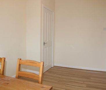 3 bedroom flat to rent - Photo 3