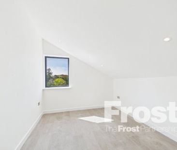 The Broadway, Farnham Common, Slough,SL2 - Photo 3