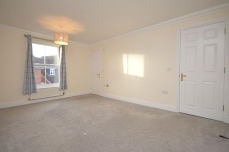 4 bedroom detached house to rent - Photo 4