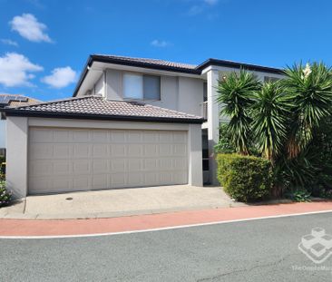 Double Garage, Pool & Air-con - Photo 5